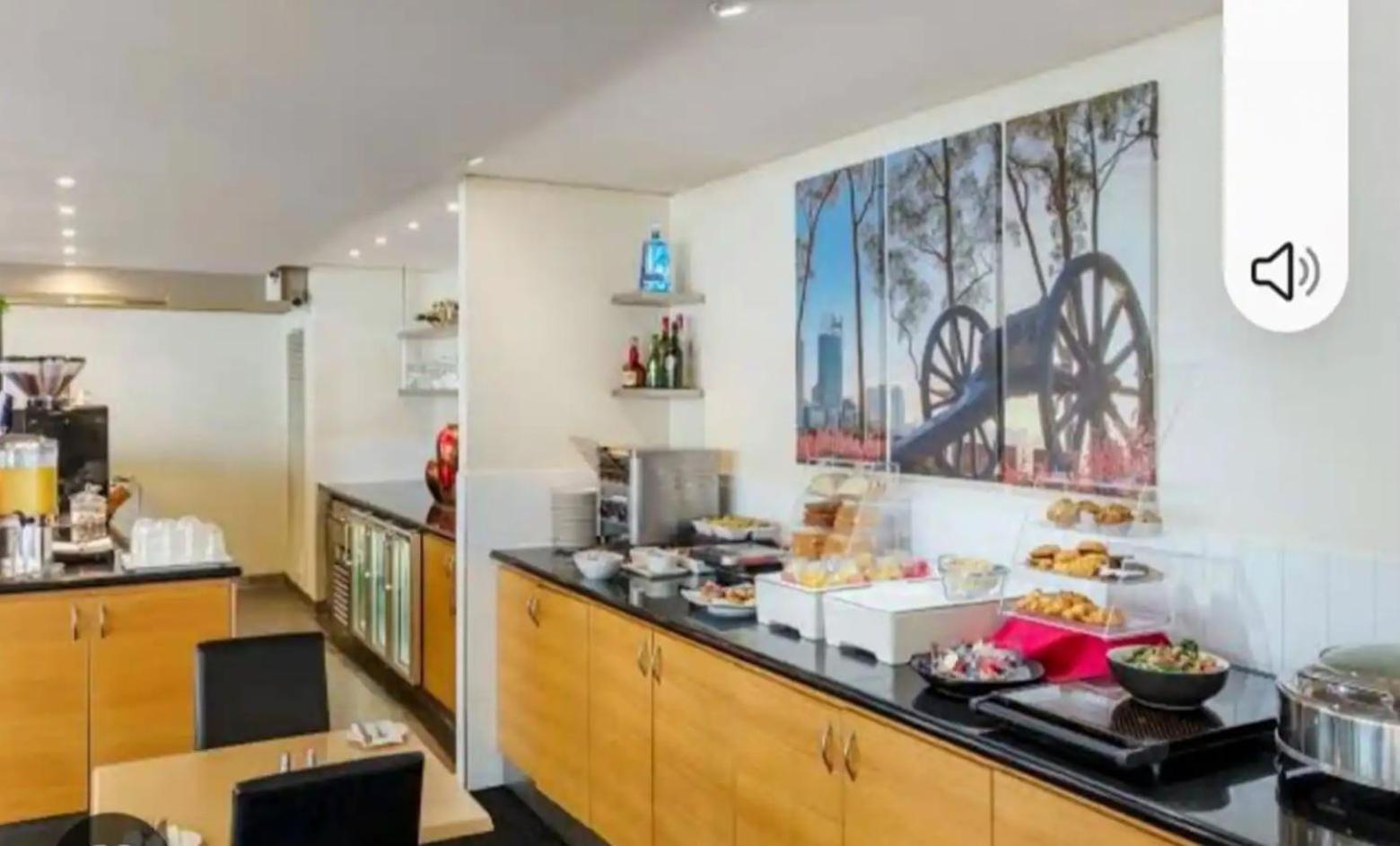 City & Lakeside With Free Parking, Pool And 10 Mins Walk Into The City Perth Exteriör bild