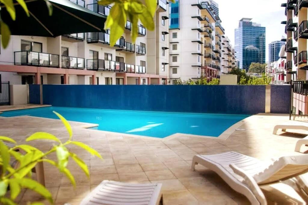 City & Lakeside With Free Parking, Pool And 10 Mins Walk Into The City Perth Exteriör bild