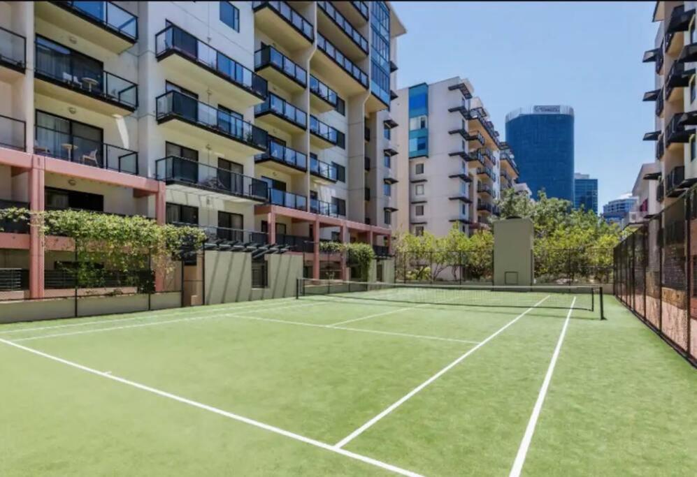 City & Lakeside With Free Parking, Pool And 10 Mins Walk Into The City Perth Exteriör bild